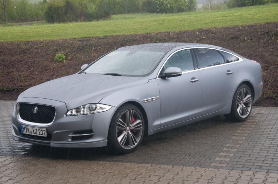  Jaguar XJ SuperSport Nurburgring Taxi 2012 года  (фото 38 из 51)